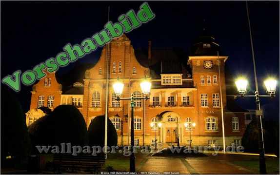 Vorschau zum kostenlosen, lizensierten Wallpaper-Bild: Papenburg - das Rathaus bei Nacht